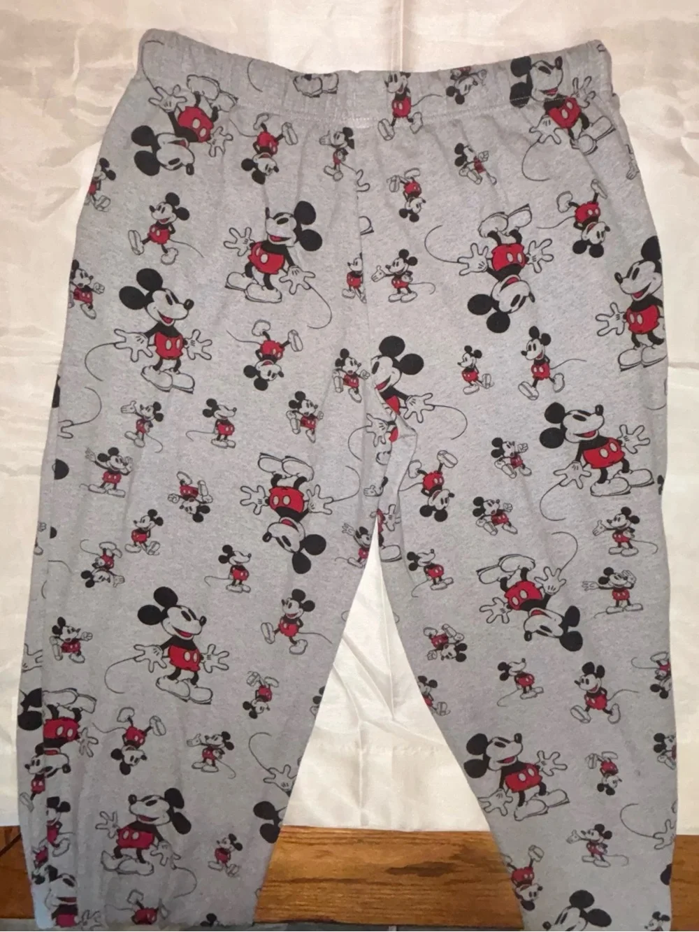 Disney Women’s/Unisex Gray Mickey Mouse Print Pajama Set - Red & Black Size M - Picture 8 of 8